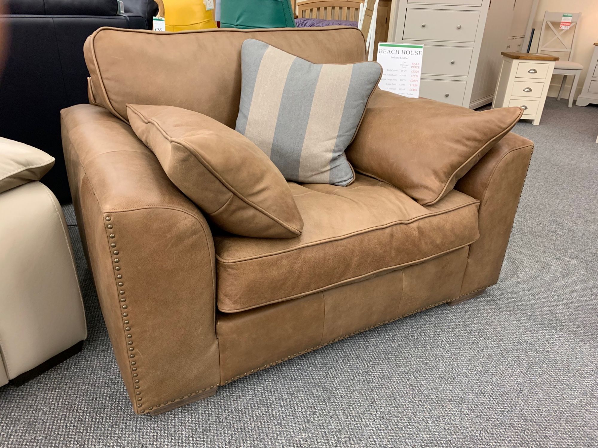 Clearance Westbridge Beach House Love Seat In Leather Sofas