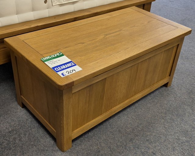 Clearance - Classic Portbury Blanket Box Oak