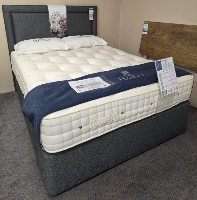 Clearance - Hypnos Weybridge 5'0' (150cm) King 2+2 Drawer Divan Set + Isobella HB
