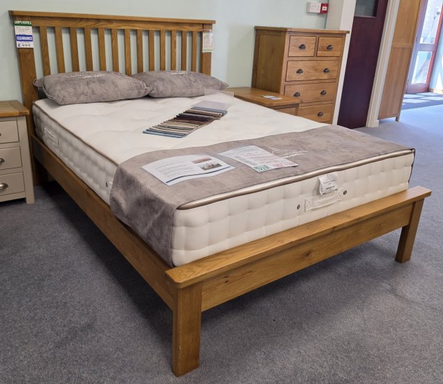 Clearance - Classic Portbury 4'6" (135cm) Double Bedstead Oak