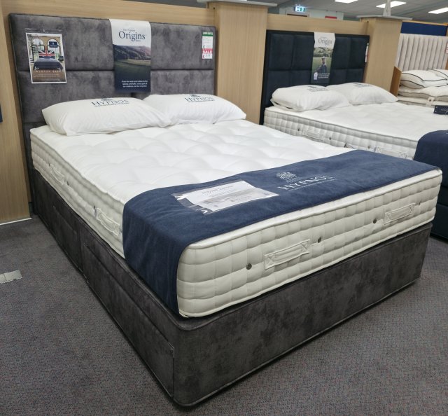 Clearance - Hypnos Holywell 5'0" (150cm) Kingsize 2+2 Drawer Divan Set + Headboard