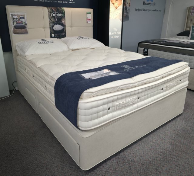 Clearance - Hypnos Walbury 5'0" (150cm) Kingsize 2+2 Drawer Divan Set + Headboard