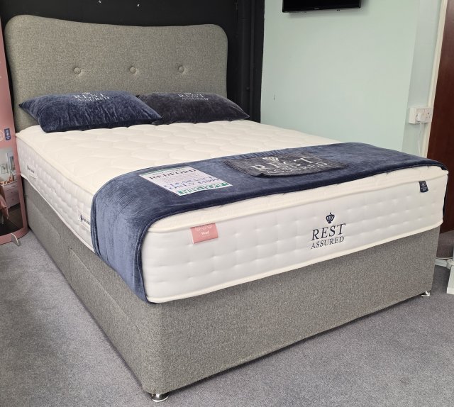 Clearance - Rest Assured Redford 5'0' (150cm) 4 Drawer Divan Set PLUS Headboard
